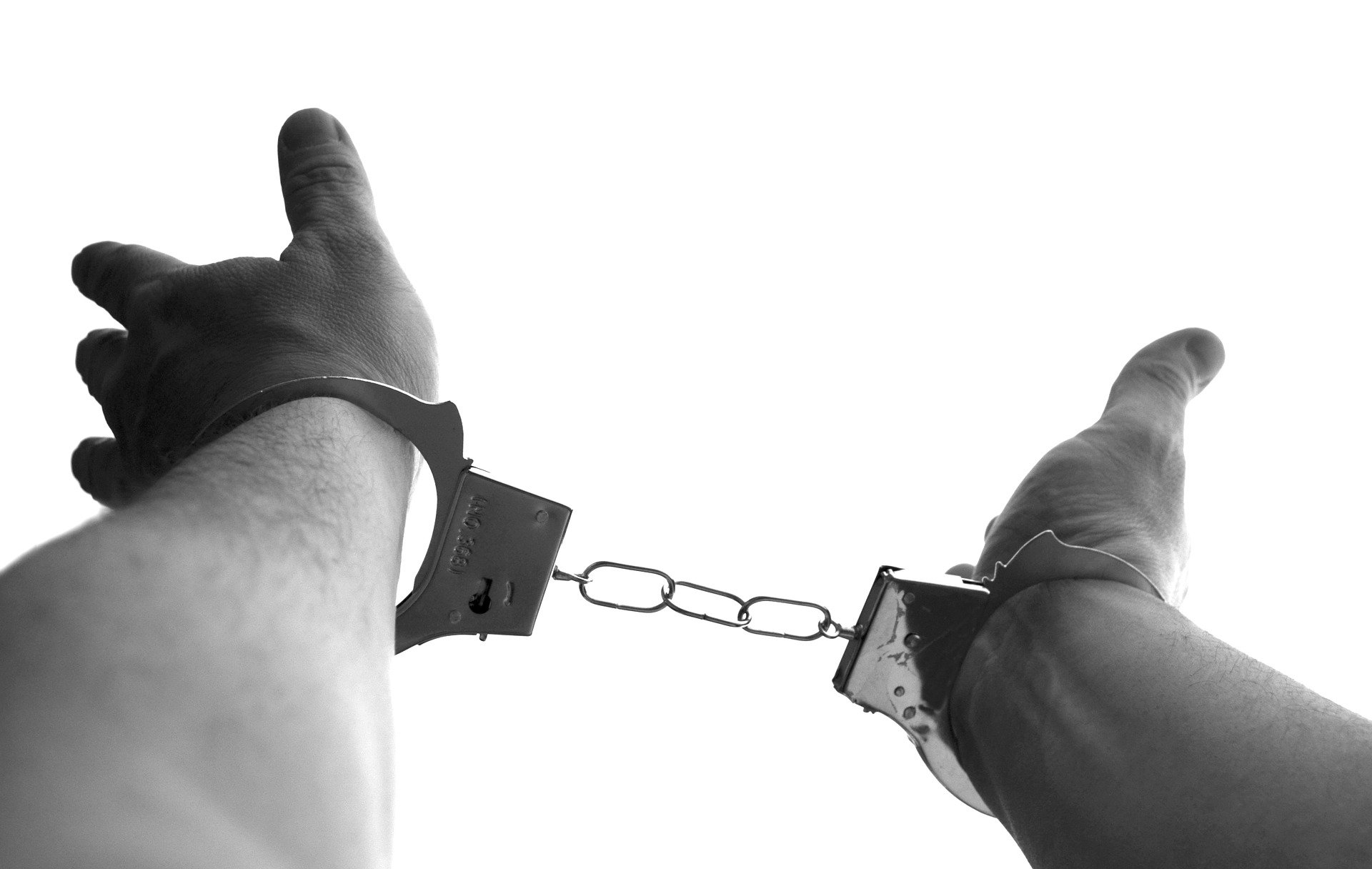 Arrestato poliziotto